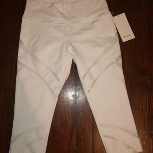 Lululemon BRAND NEW WHITE CROPPED leggings